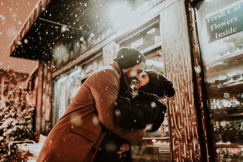 恋をしてキスをすると血液循環が良くなる!?